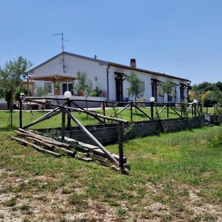 Casale Bianco Al Casello Dell' Autostrada Guidonia Kültér fotó